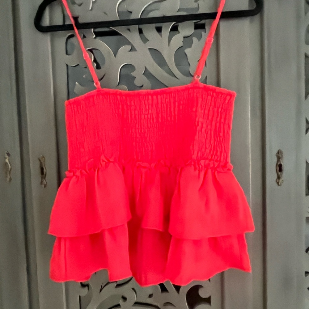 BB Dakota red tiered smocked top M